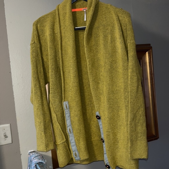 Free People women mustard color cardigan size s - Picture 3 of 9